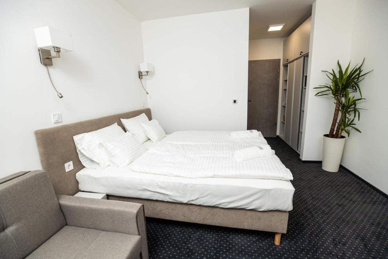 Arena Deluxe & Spa Segedin Dış mekan fotoğraf