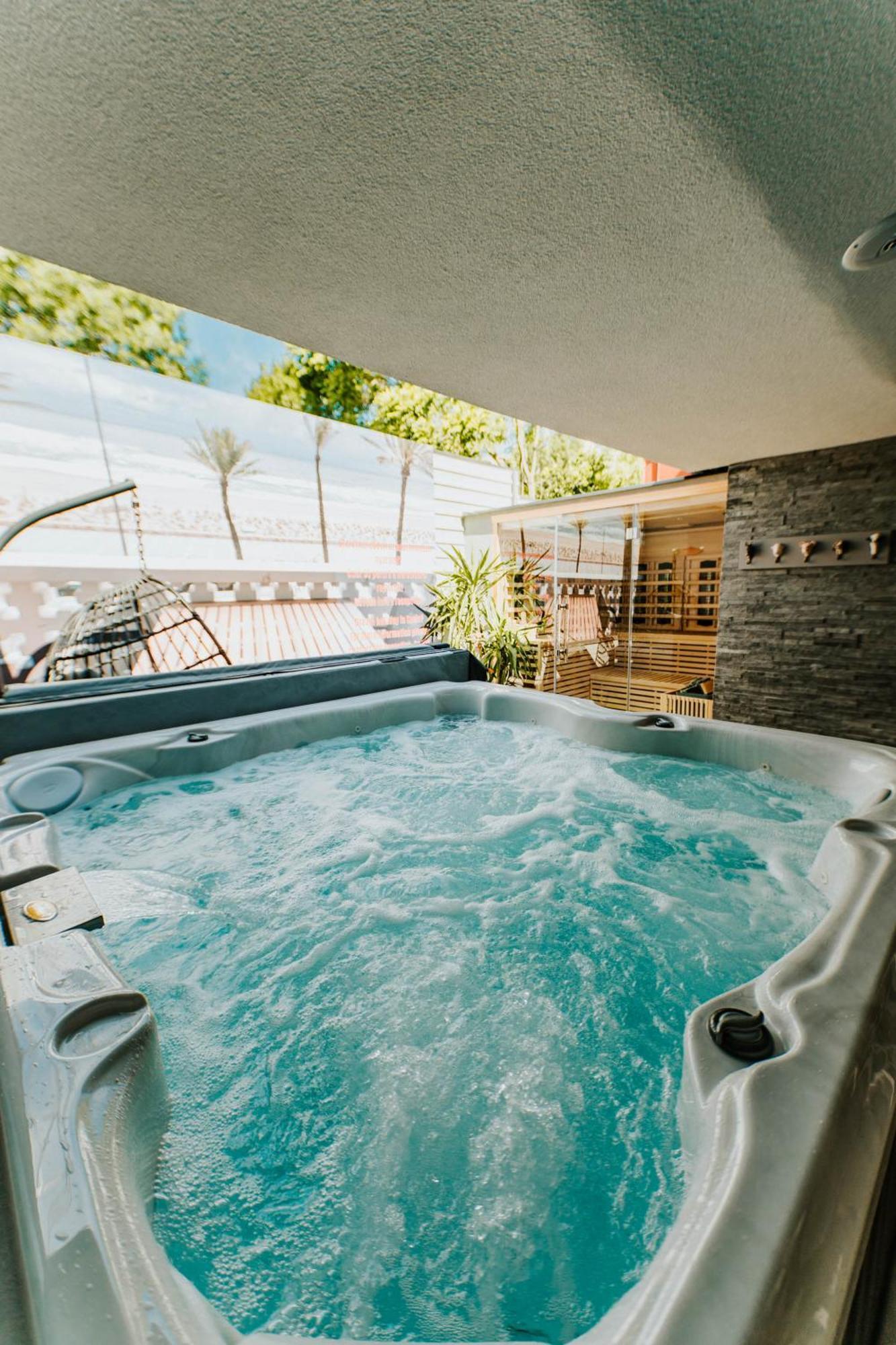 Arena Deluxe & Spa Segedin Dış mekan fotoğraf
