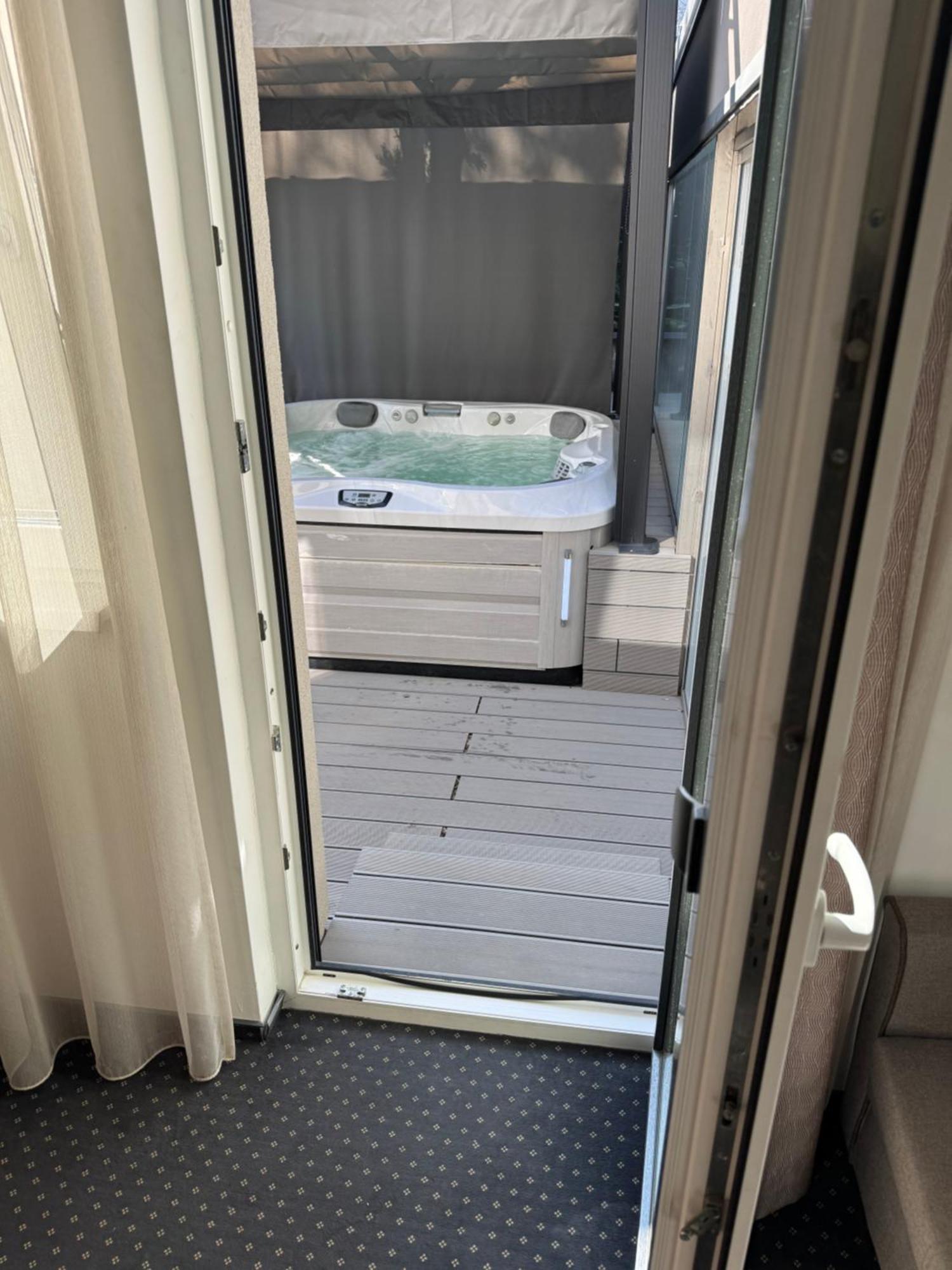 Arena Deluxe & Spa Segedin Dış mekan fotoğraf