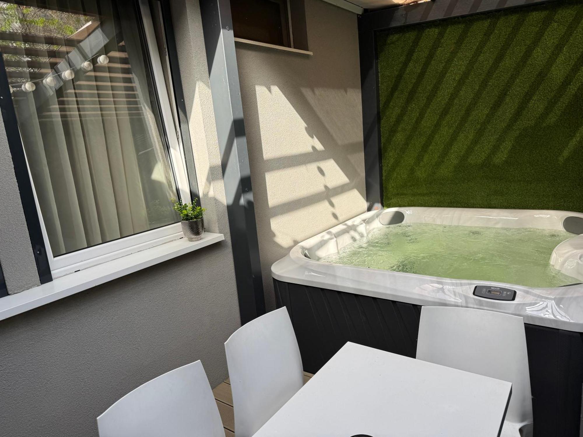 Arena Deluxe & Spa Segedin Dış mekan fotoğraf